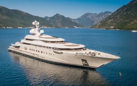 Yachts/Boat